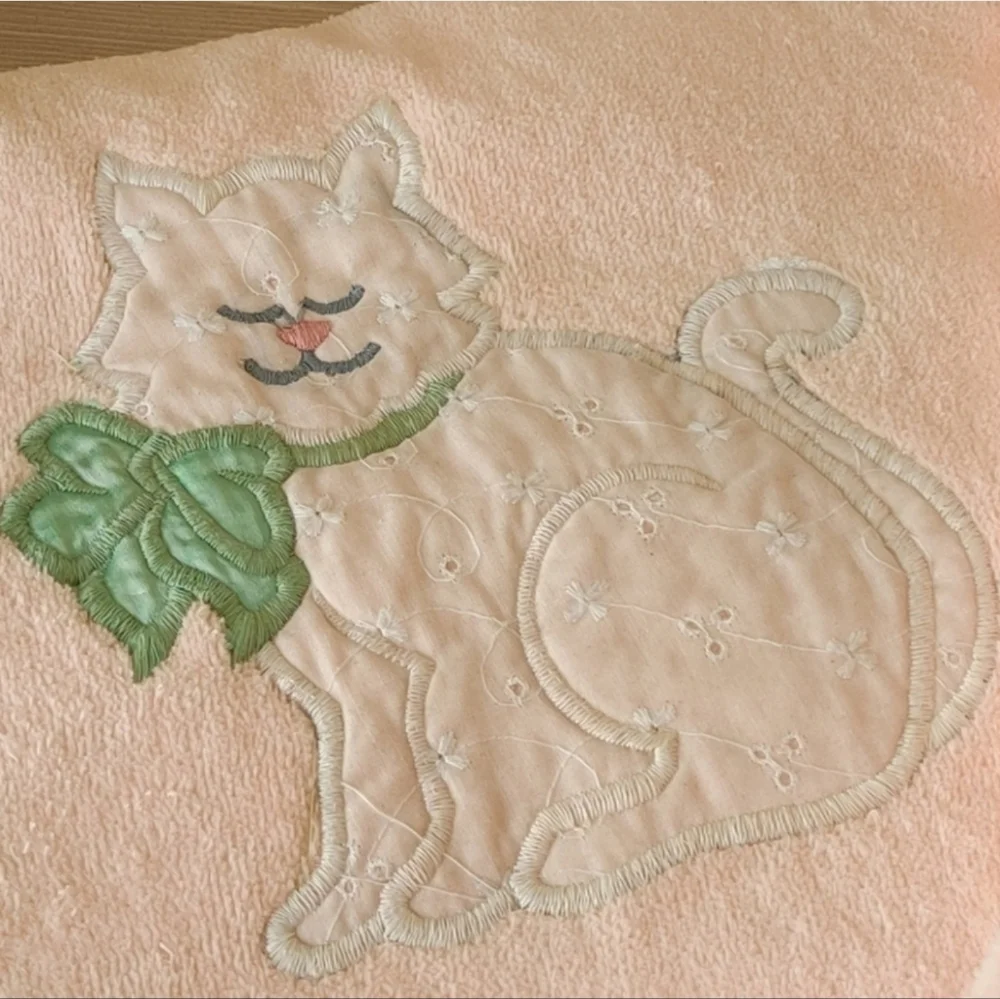 Vintage White Cat on Peach color Bath Towel Set